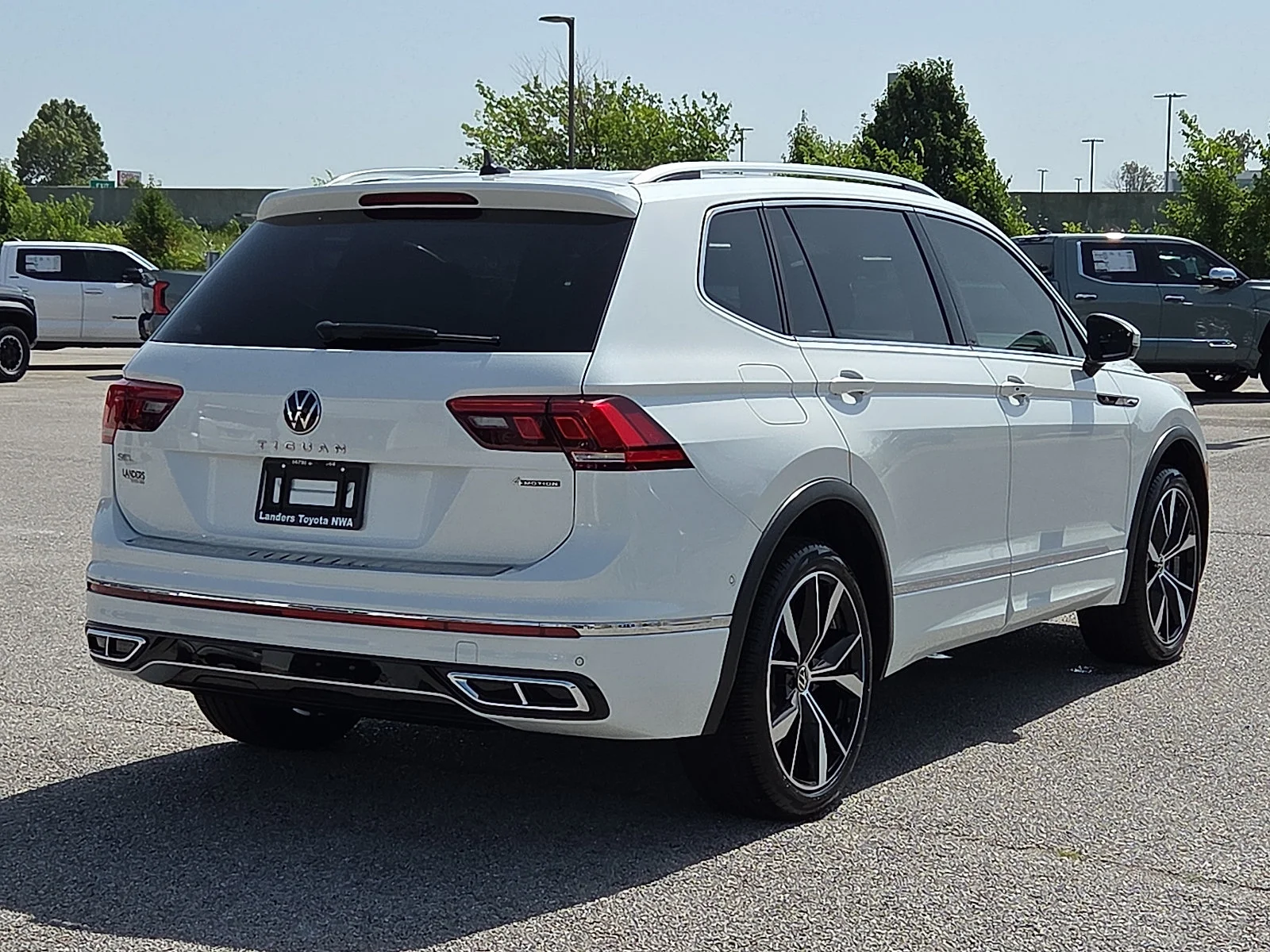 Used 2024 Opal White Pearl Volkswagen SEL R-Line image 5