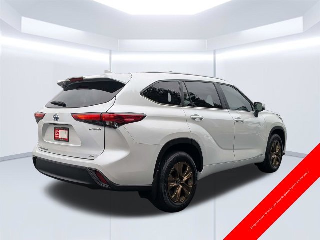 Used 2023 Beige Toyota Bronze Edition image 3