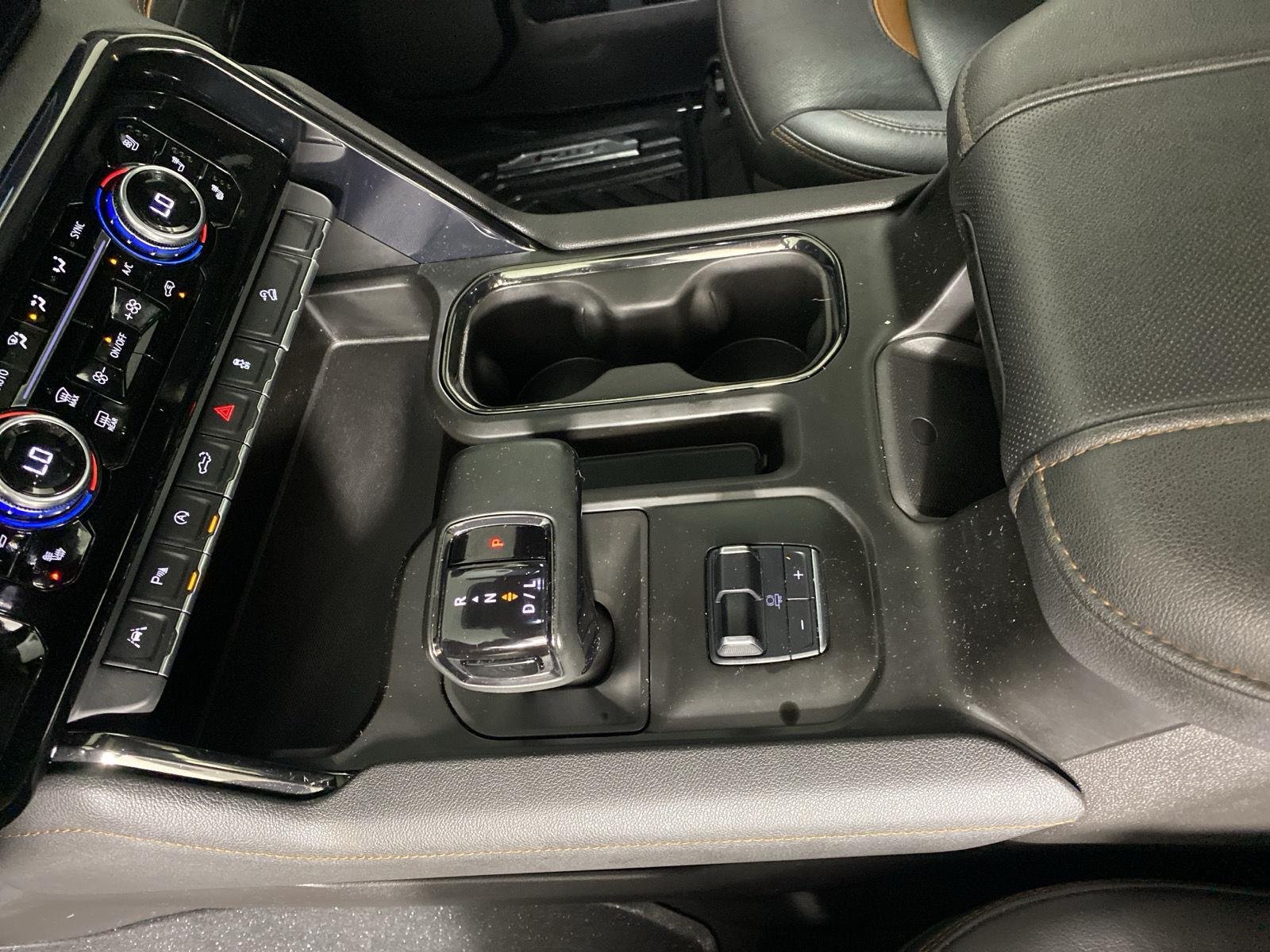 Used 2024 Sterling Metallic GMC AT4 image 31