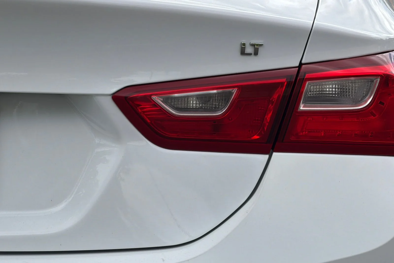Used 2024 White Chevrolet LT image 25
