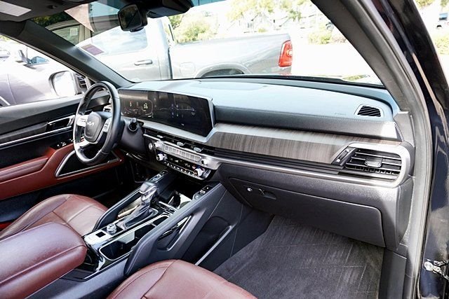 Used 2023 Black Kia EX image 9