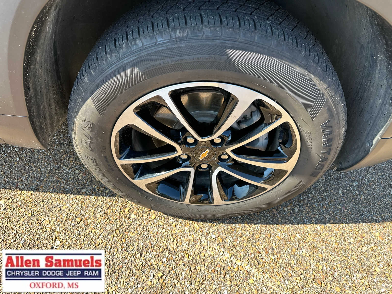 Used 2025 Mosaic Black Metallic Chevrolet LT image 41