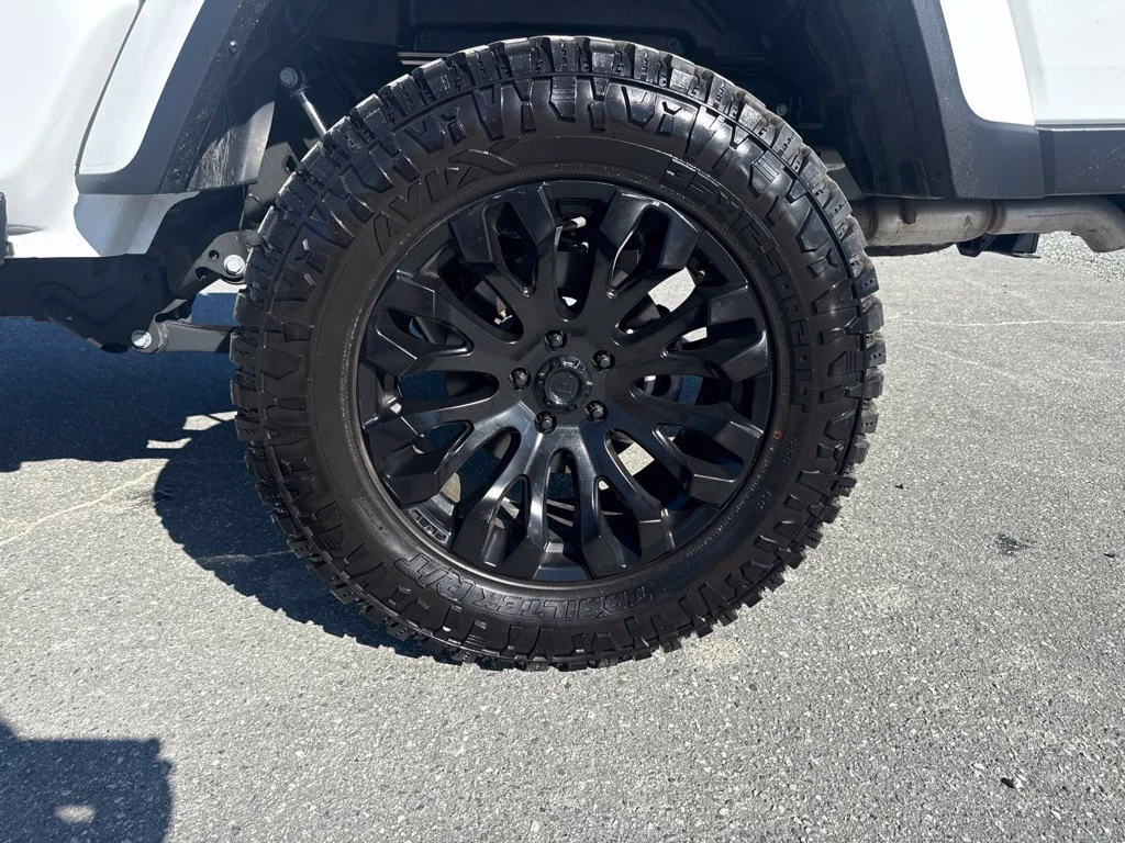 Used 2025 White Jeep Sport S image 28