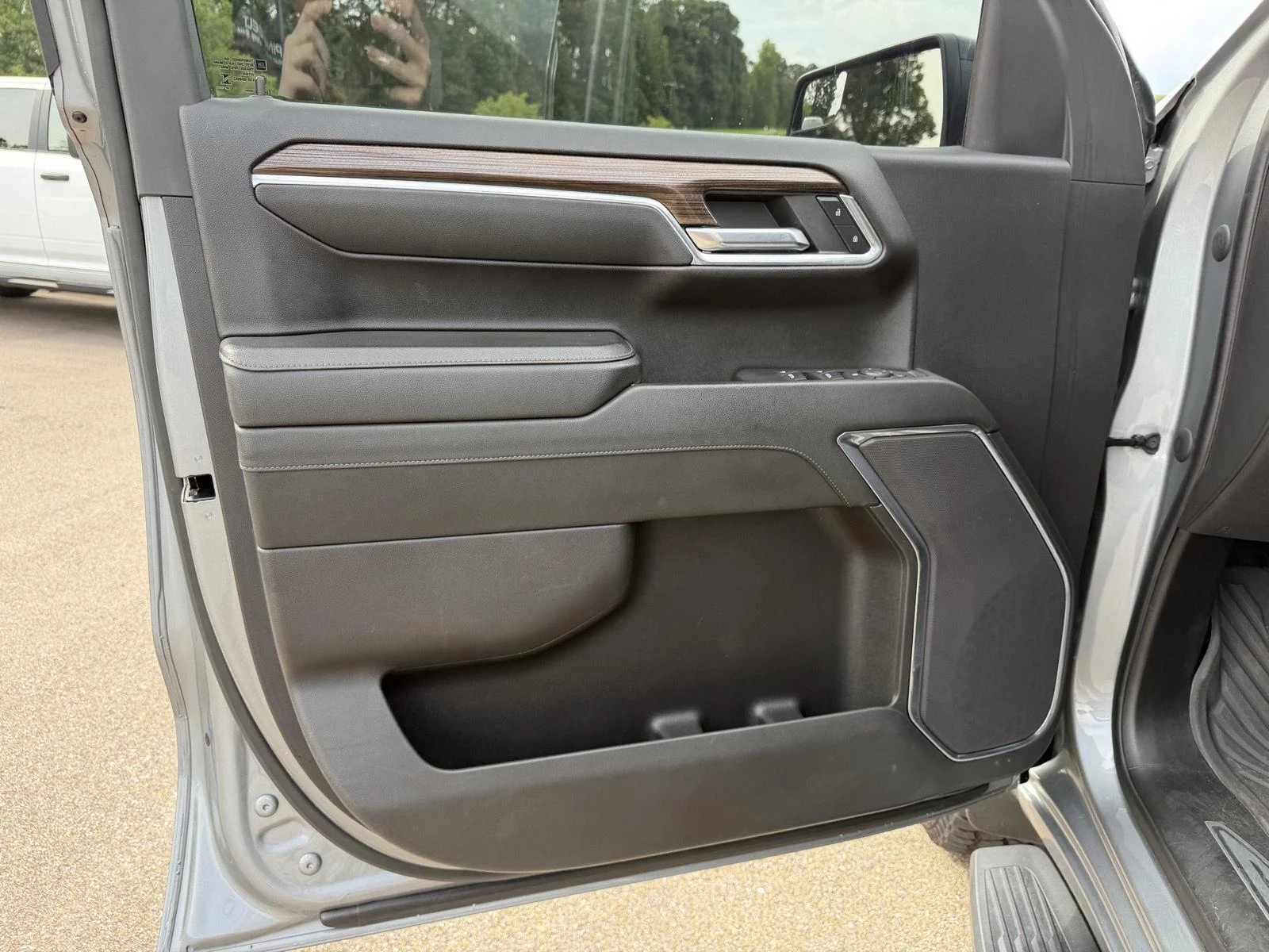 Used 2024 Sterling Gray Metallic Chevrolet LT Trail Boss image 15