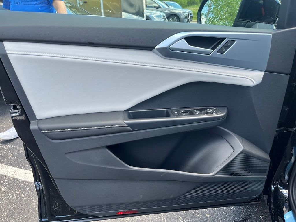New 2026 Black Volkswagen 1.5T SE image 9