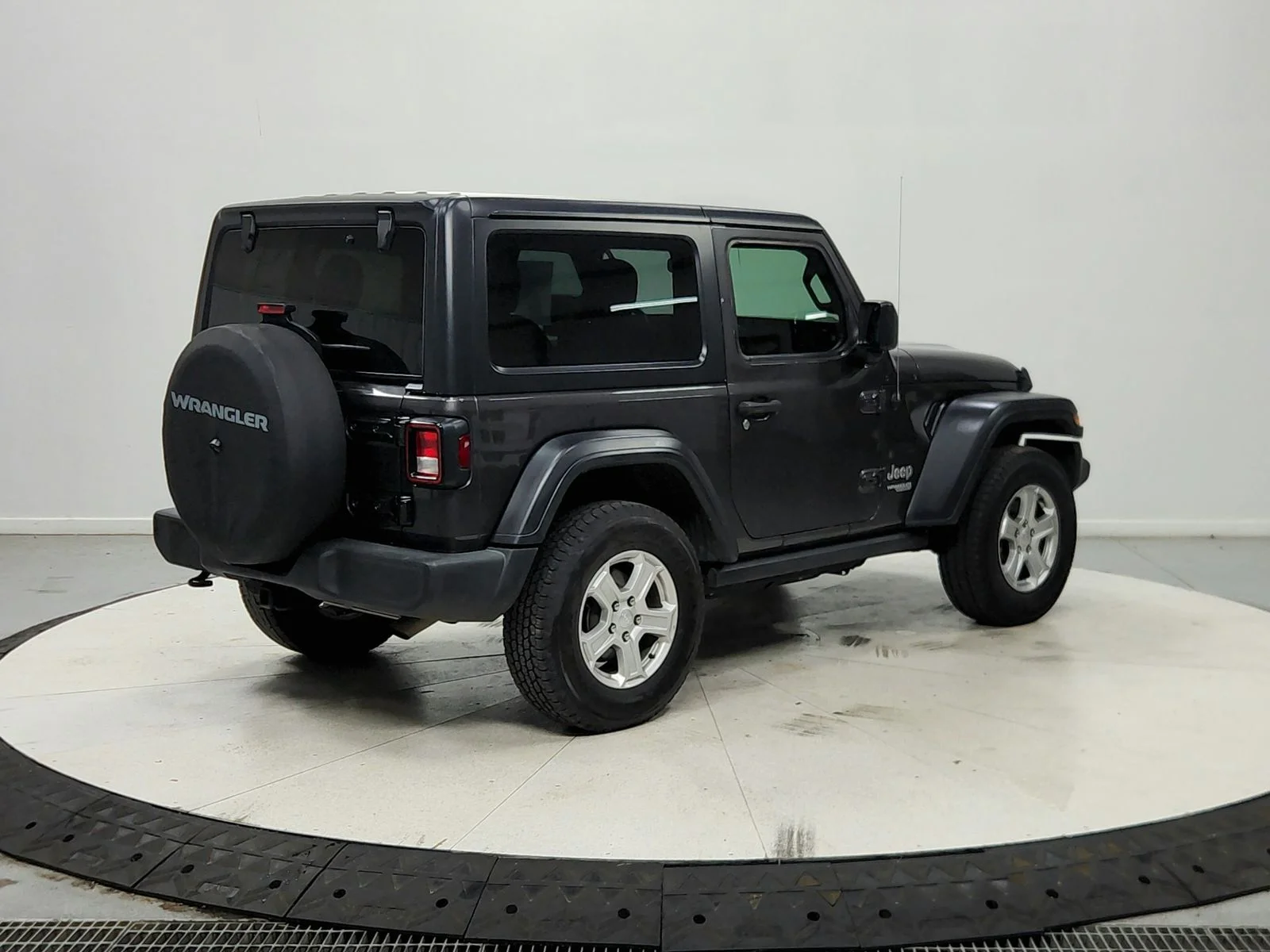 Used 2019 Granite Crystal Clearcoat Metallic Jeep Sport image 8