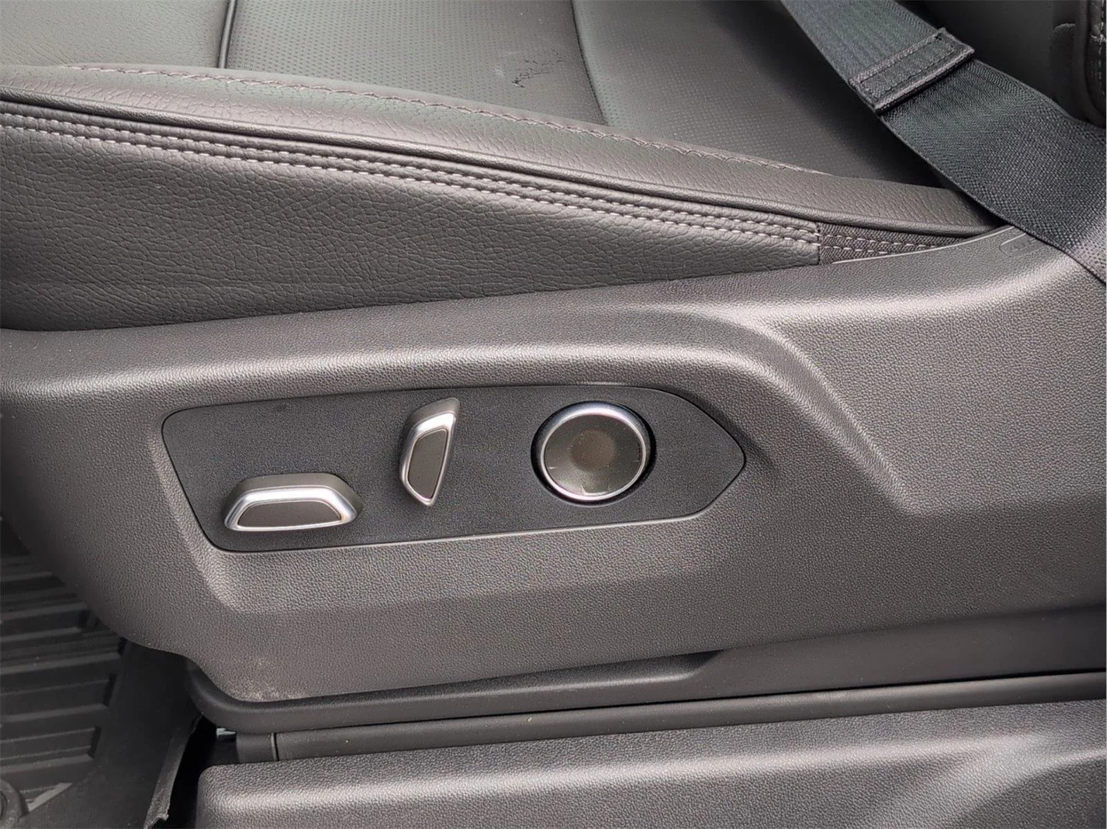 New 2026 Sterling Metallic GMC Denali image 28