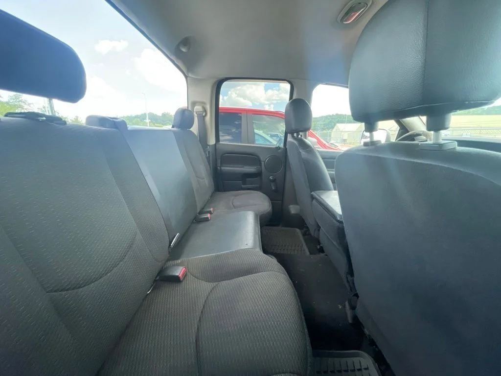Used 2004 Blue Dodge SLT image 9