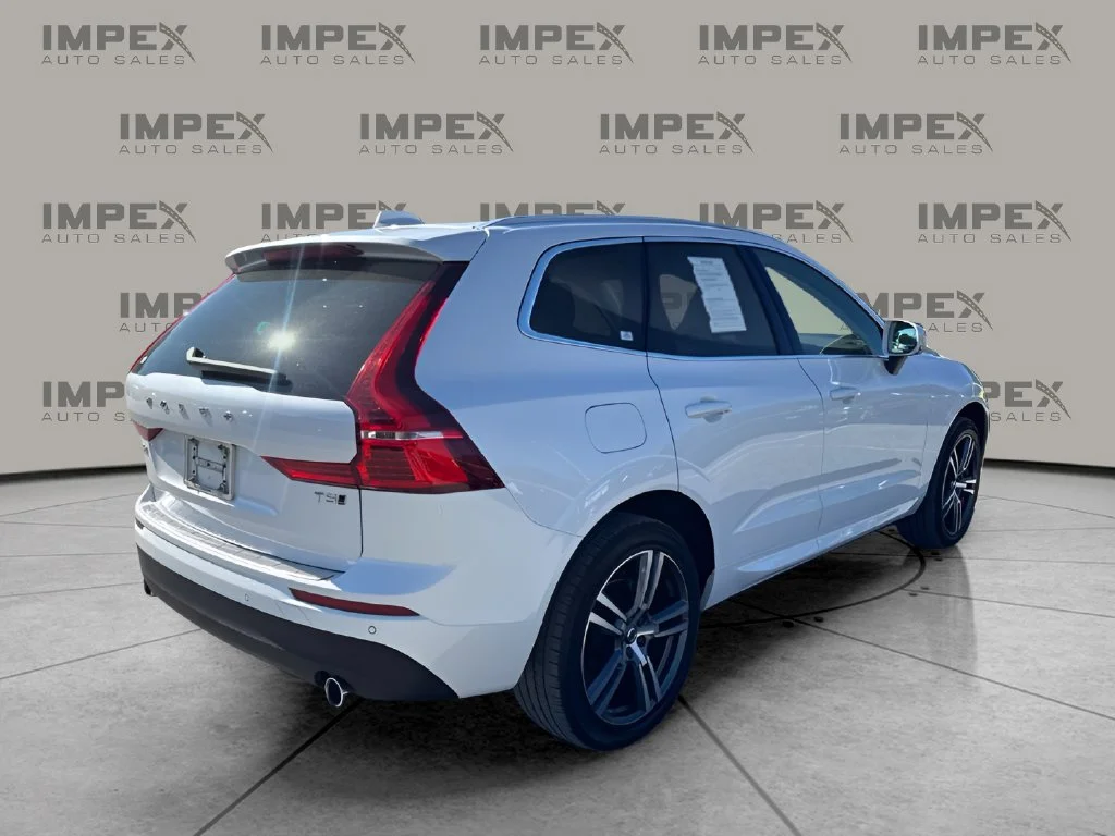 Used 2021 White Volvo T5 Momentum image 5