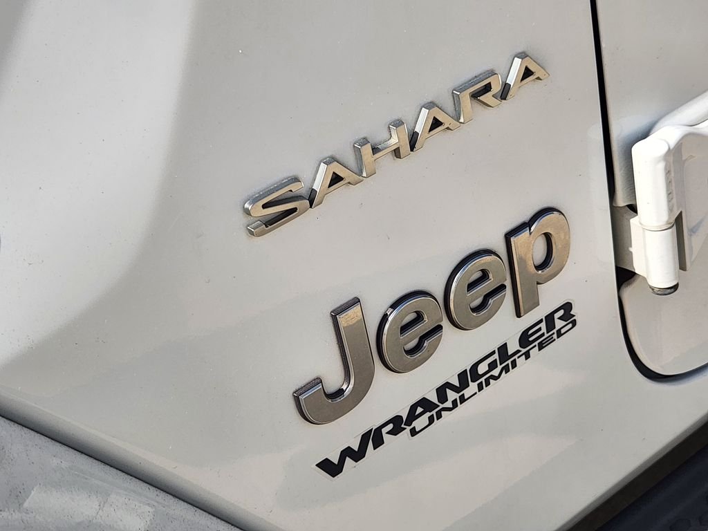 Used 2020 Bright White Clearcoat Jeep Sahara image 14