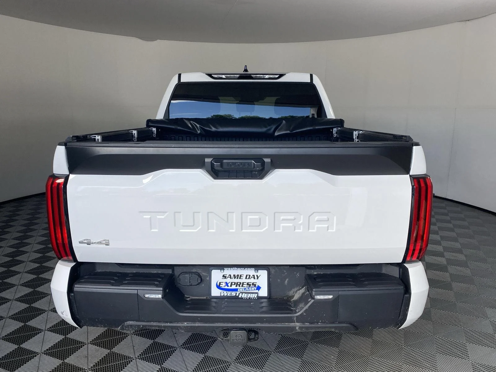 Used 2022 White Toyota SR5 image 9