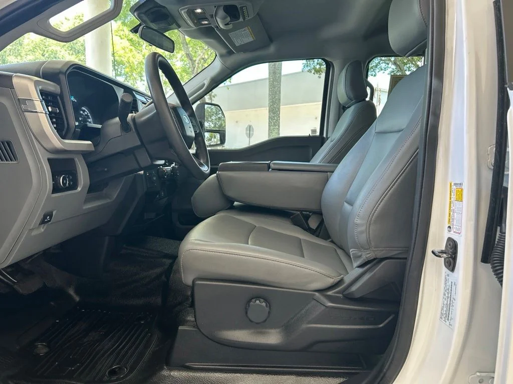 Used 2025 White Ford XL image 5
