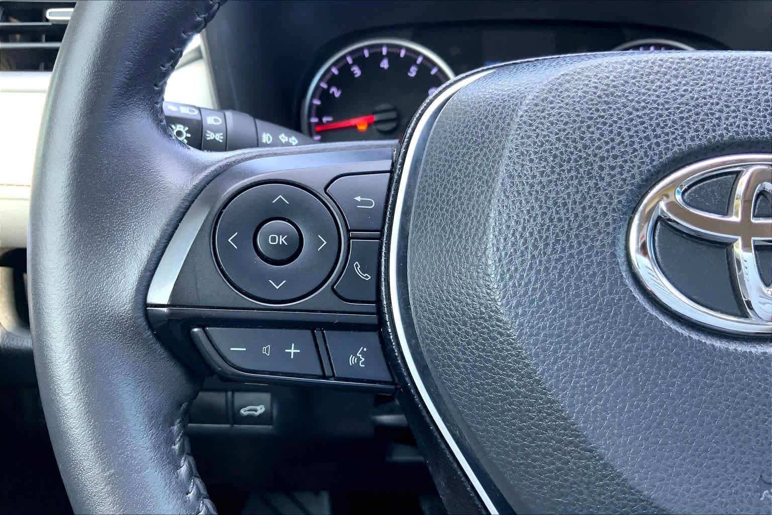 Used 2019 Lunar Rock Toyota XLE Premium image 24