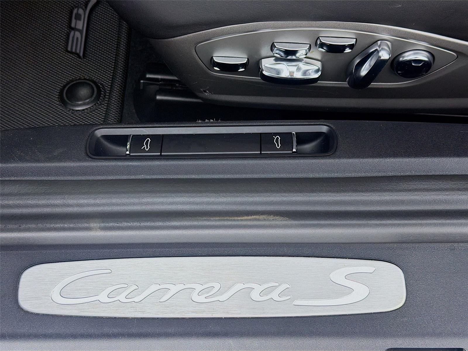 Used 2018 Night Blue Metallic Porsche Carrera S image 15
