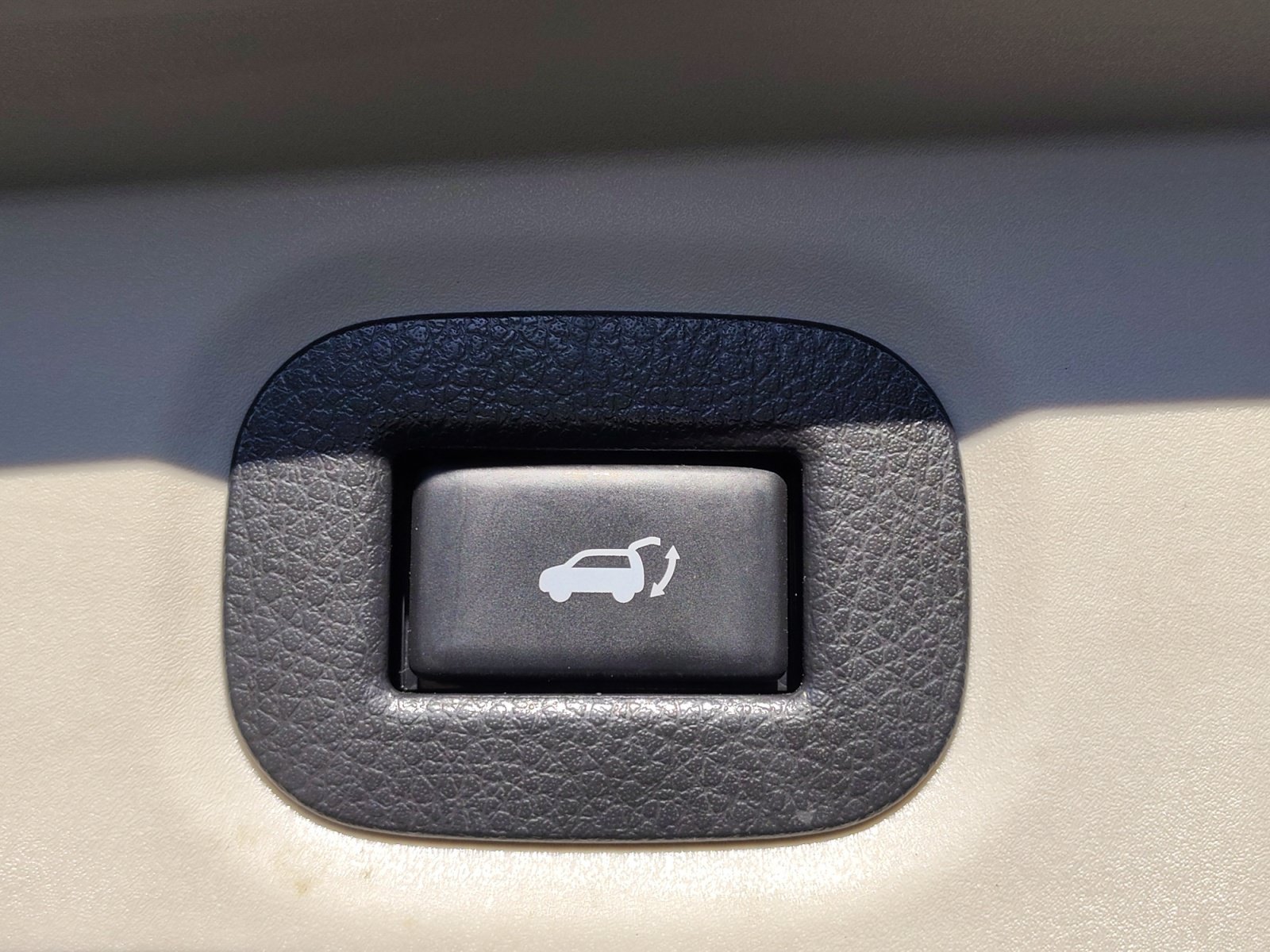 Used 2018 Gun Metallic Nissan SV image 30