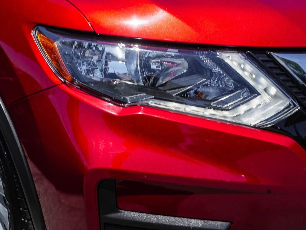 Used 2018 Red Nissan SV image 10