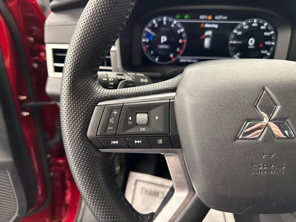 Used 2024 Red Mitsubishi  image 28