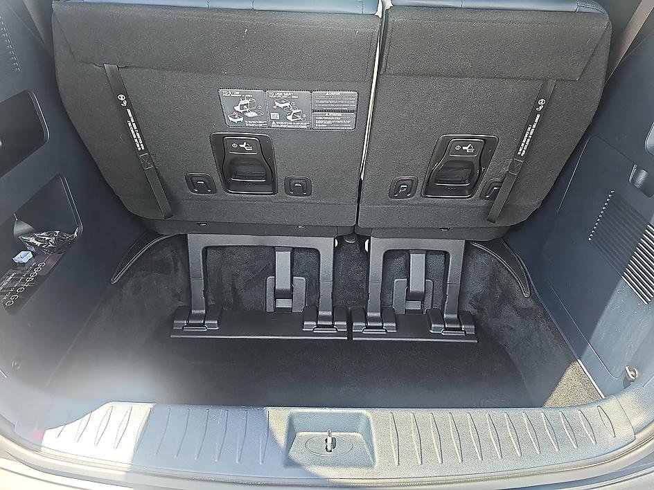 Used 2025 Snow White Pearl Kia SX image 35