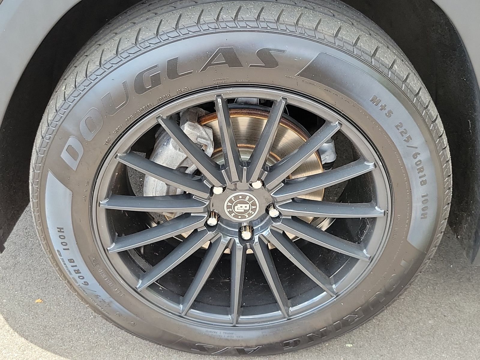 Used 2018 Black GMC SLT image 6