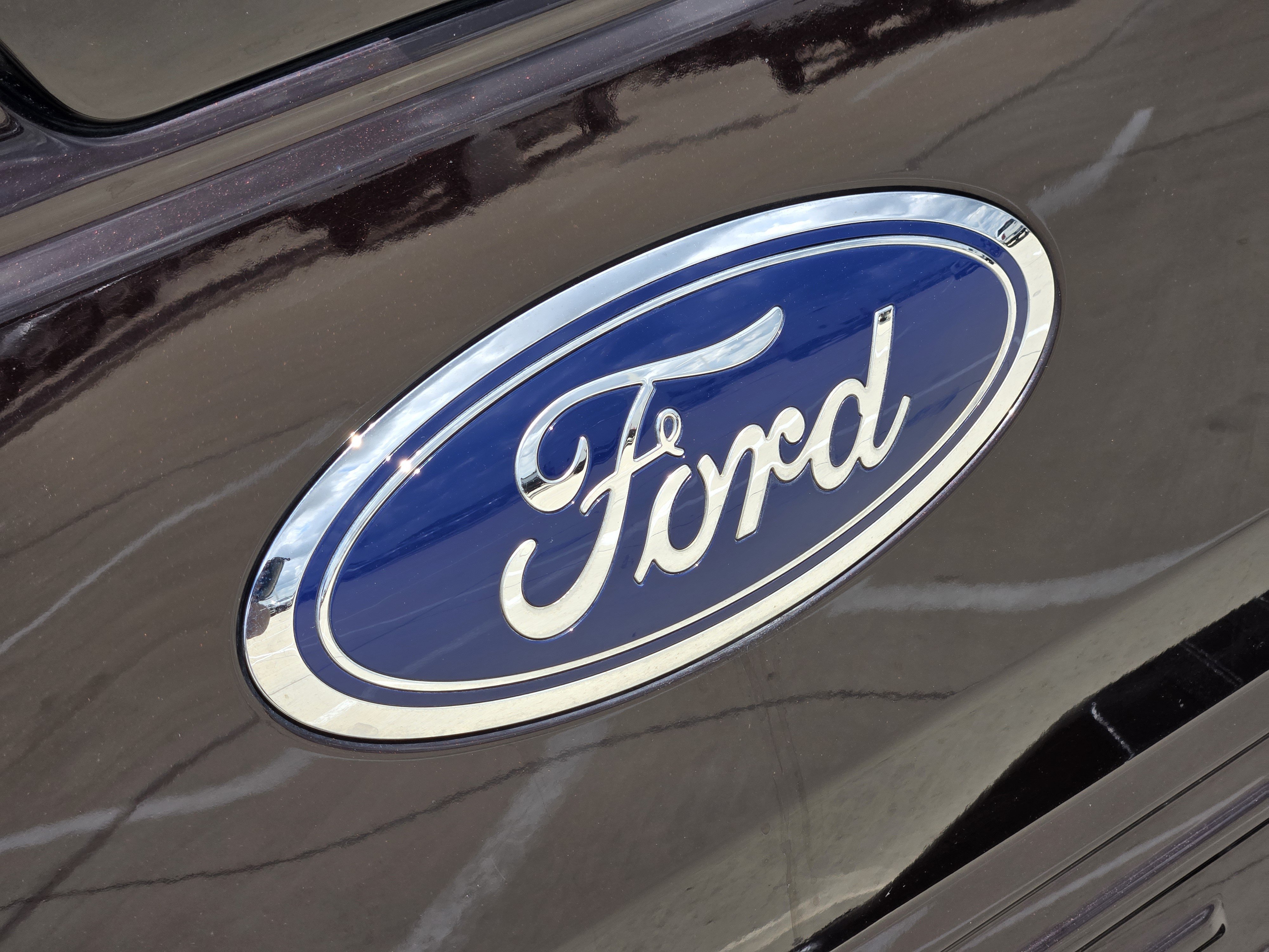Used 2019 Magma Red Metallic Ford LARIAT image 13