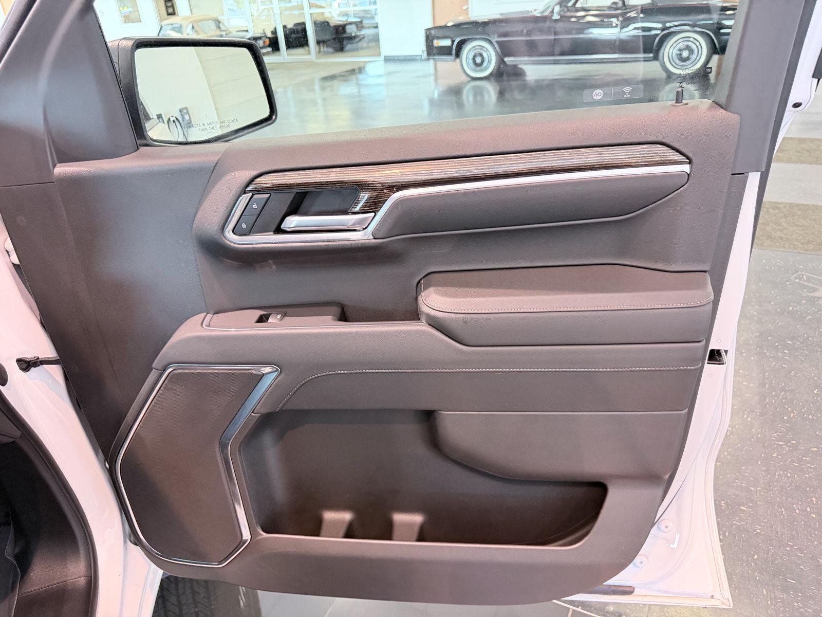 Used 2023 Summit White GMC Elevation image 28