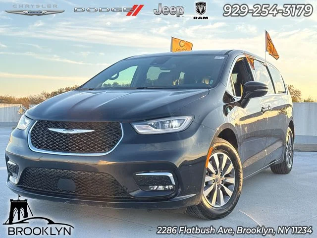 2025 Chrysler Pacifica Hybrid Select