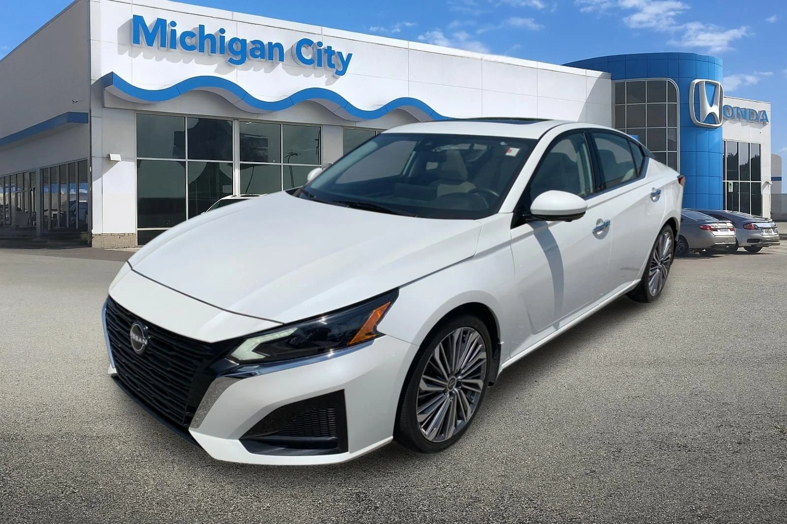 Used 2024 White Nissan 2.5 SL image 1