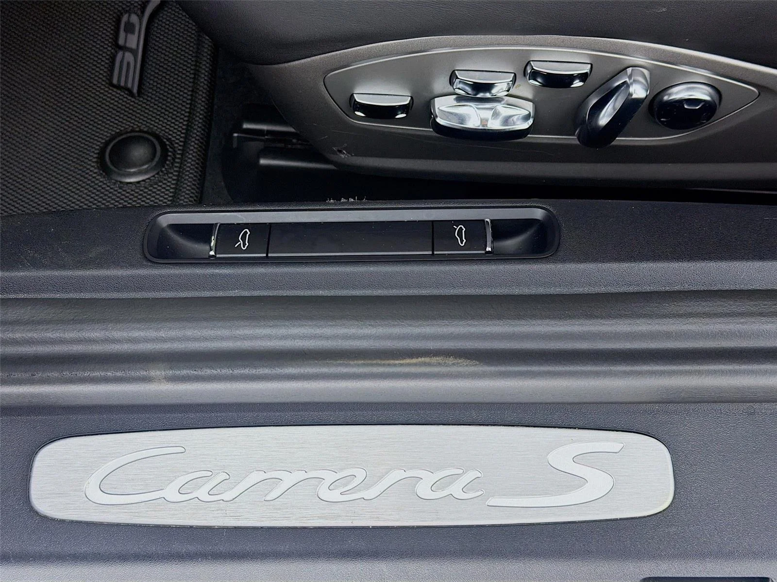 Used 2018 Night Blue Metallic Porsche Carrera S image 15