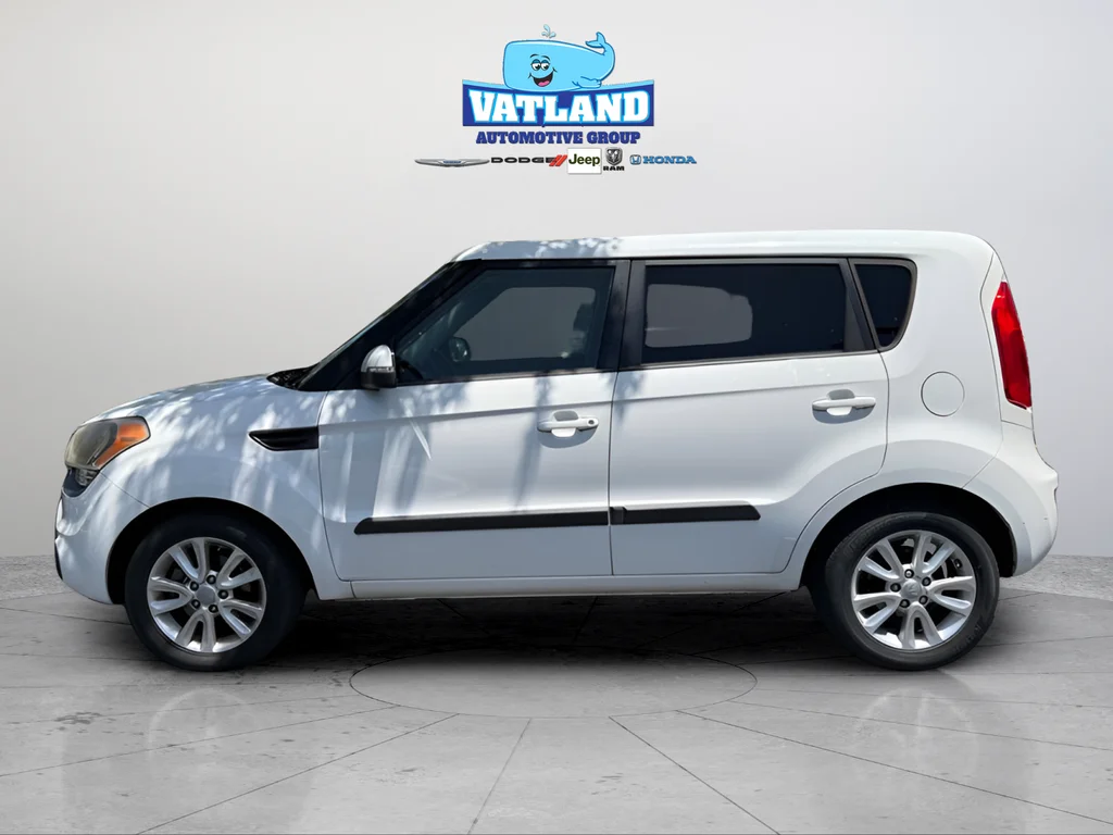 Used 2012 Clear White Kia Plus image 2