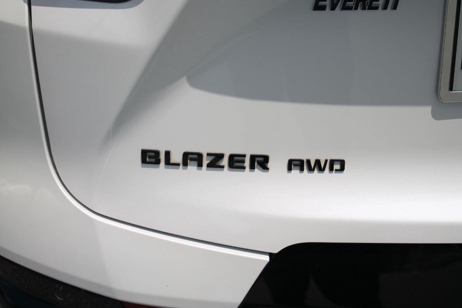 Used 2025 Iridescent Pearl Tricoat Chevrolet RS image 34