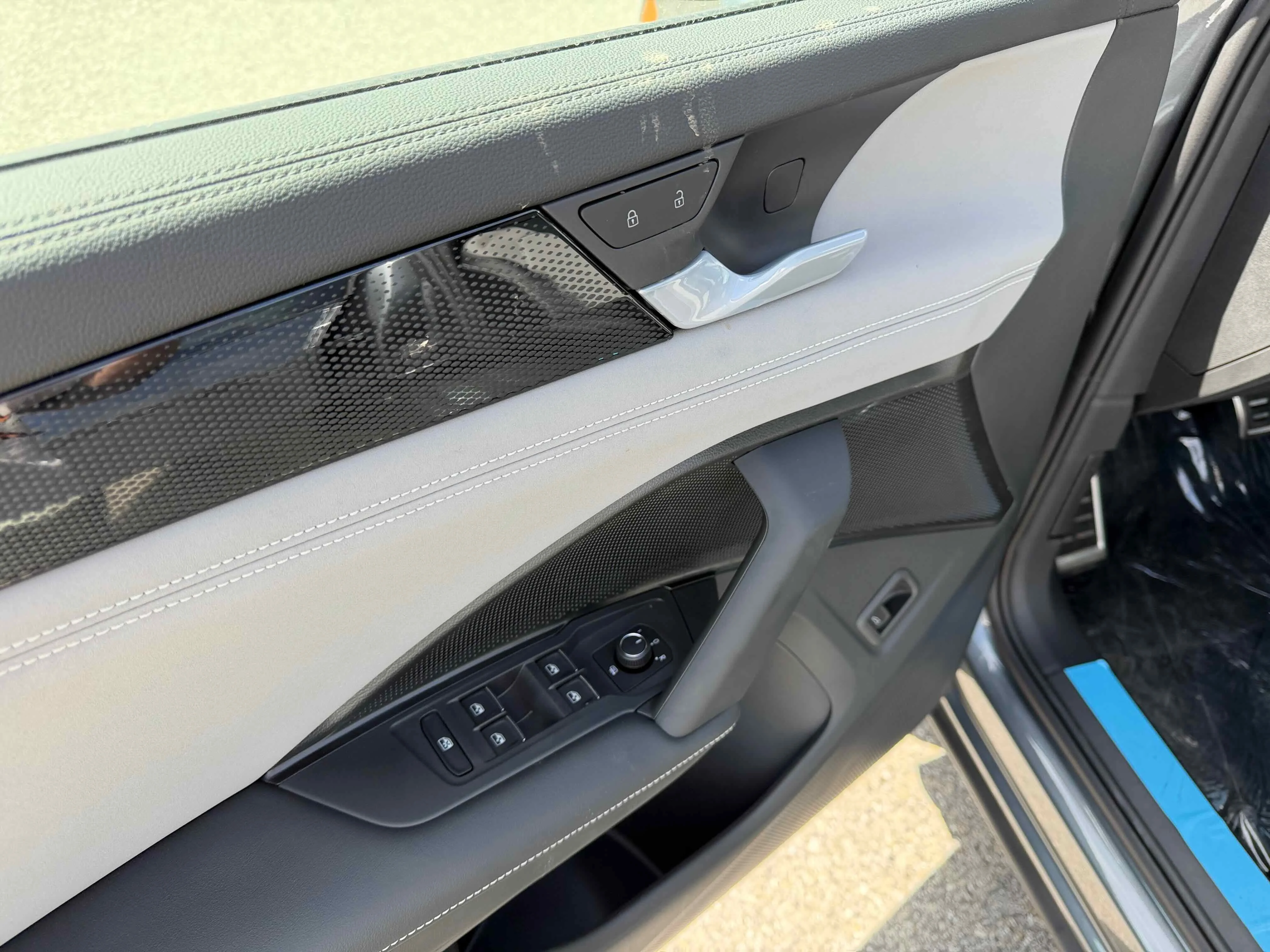 New 2026 Platinum Gray Volkswagen SE R-Line Black image 17
