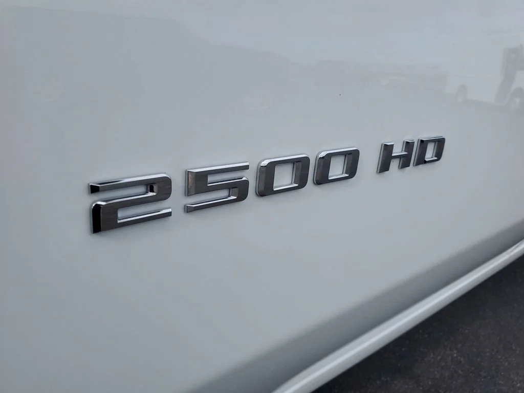 New 2026 Summit White Chevrolet WT image 36