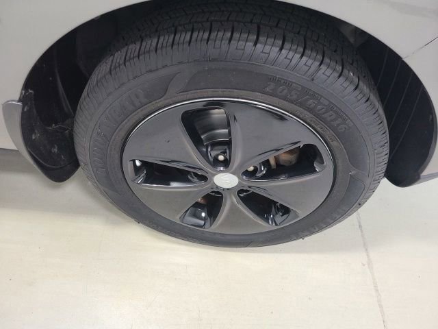 Used 2015 Titanium Gray Kia  image 30