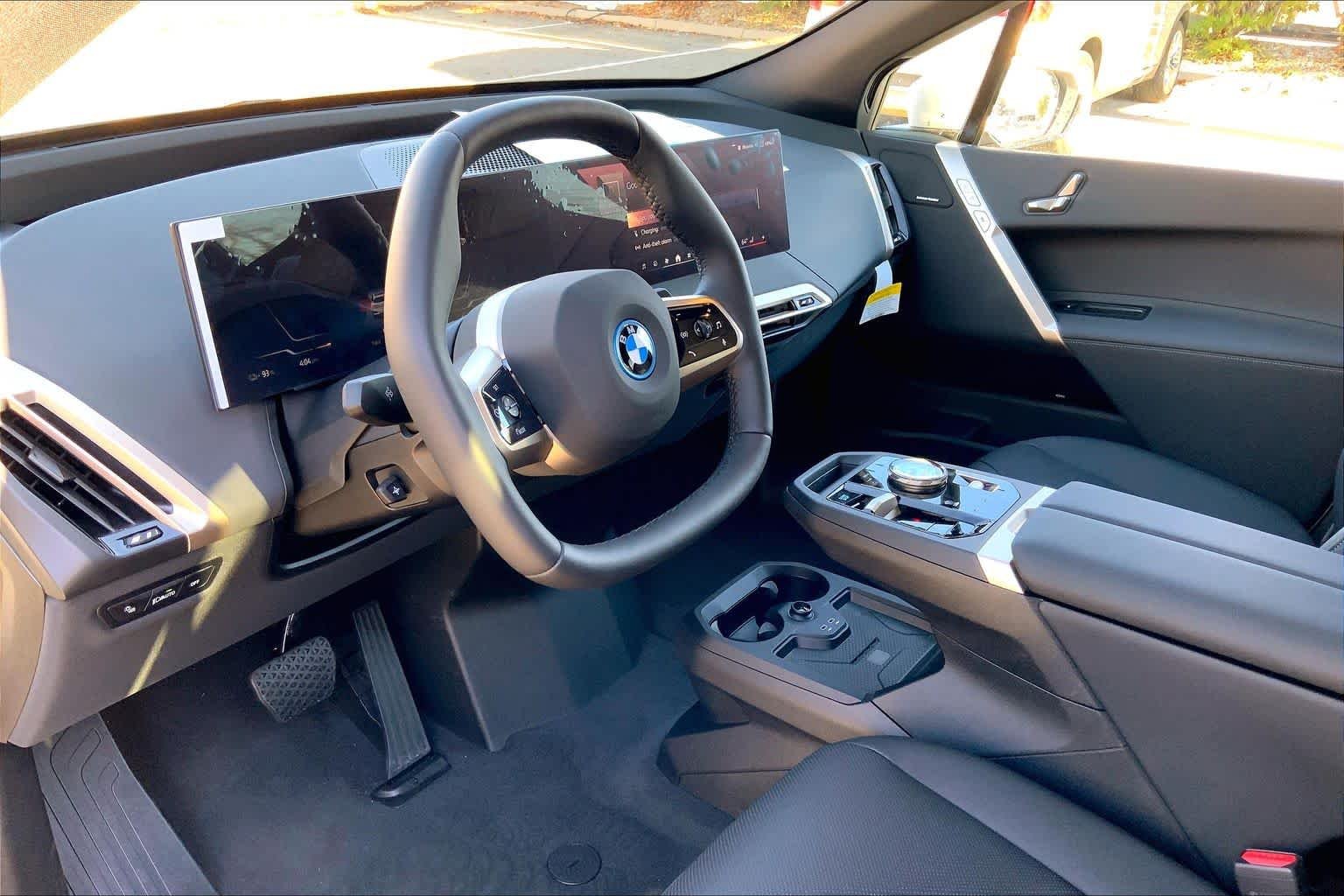 2025 BMW iX 50 - Photo 8