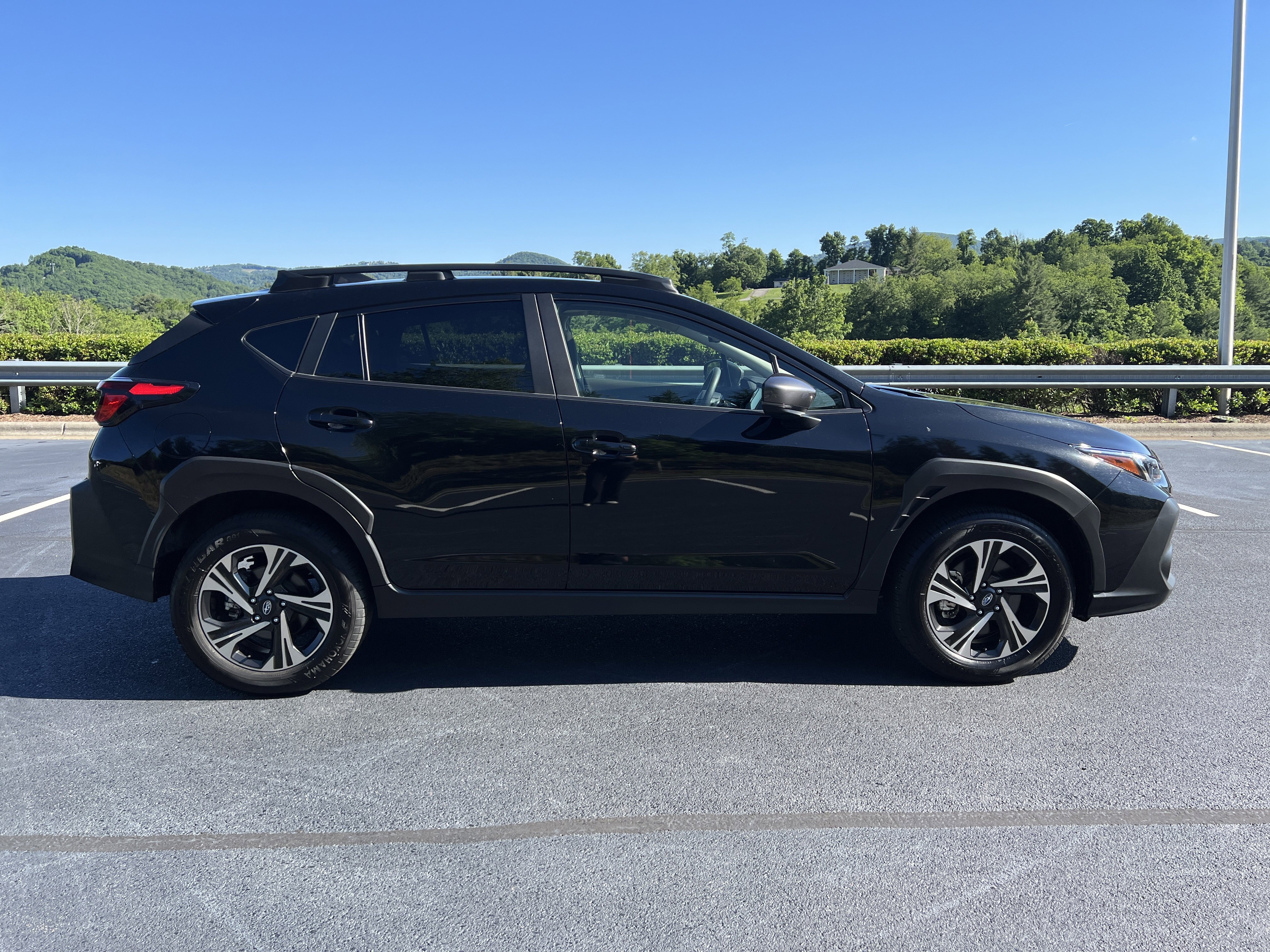 Used 2024 Crystal Black Silica Subaru Premium image 4