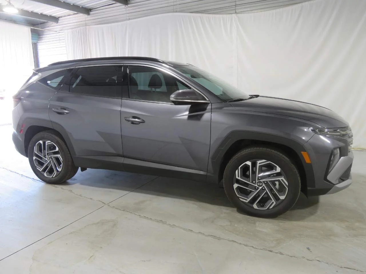 Used 2025 Amazon Gray Metallic Hyundai Limited image 7