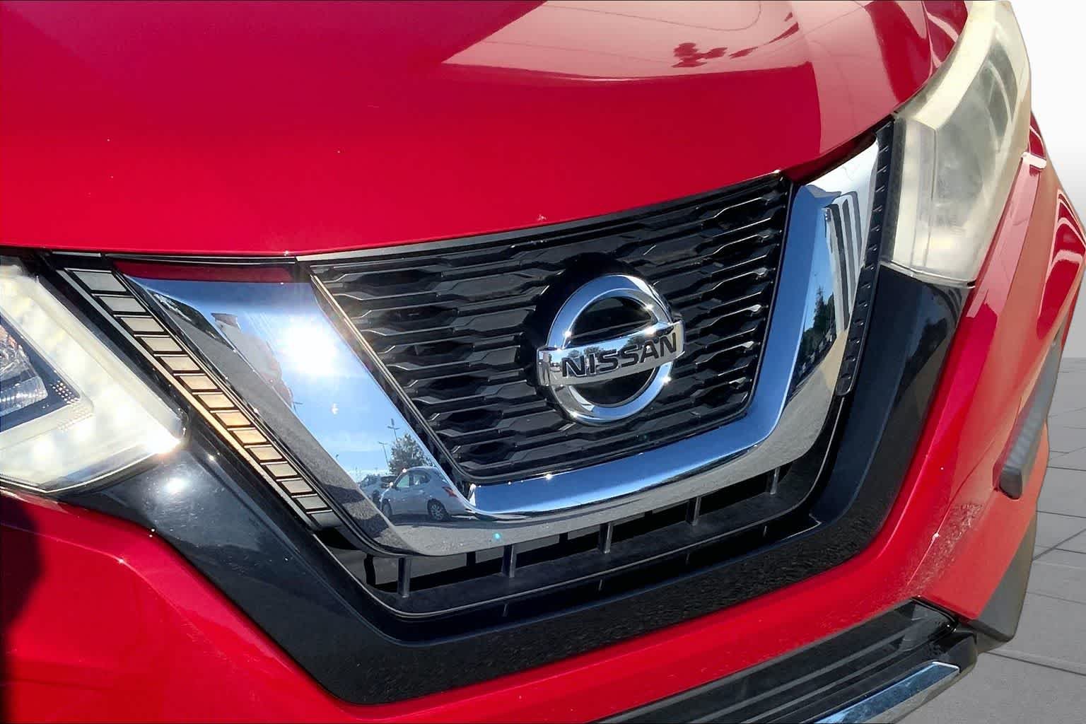 Used 2017 Palatial Ruby Nissan SV image 29