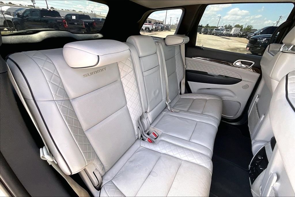 Certified Used 2019 Bright White Clearcoat Jeep Summit image 22
