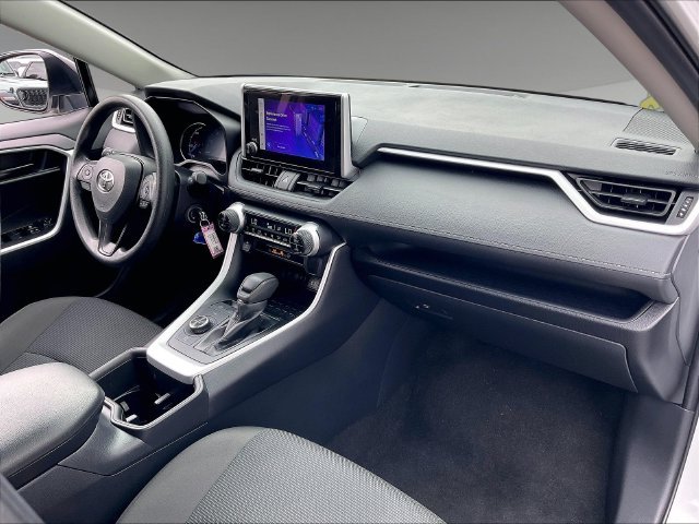 Used 2025 Ice Toyota LE image 13