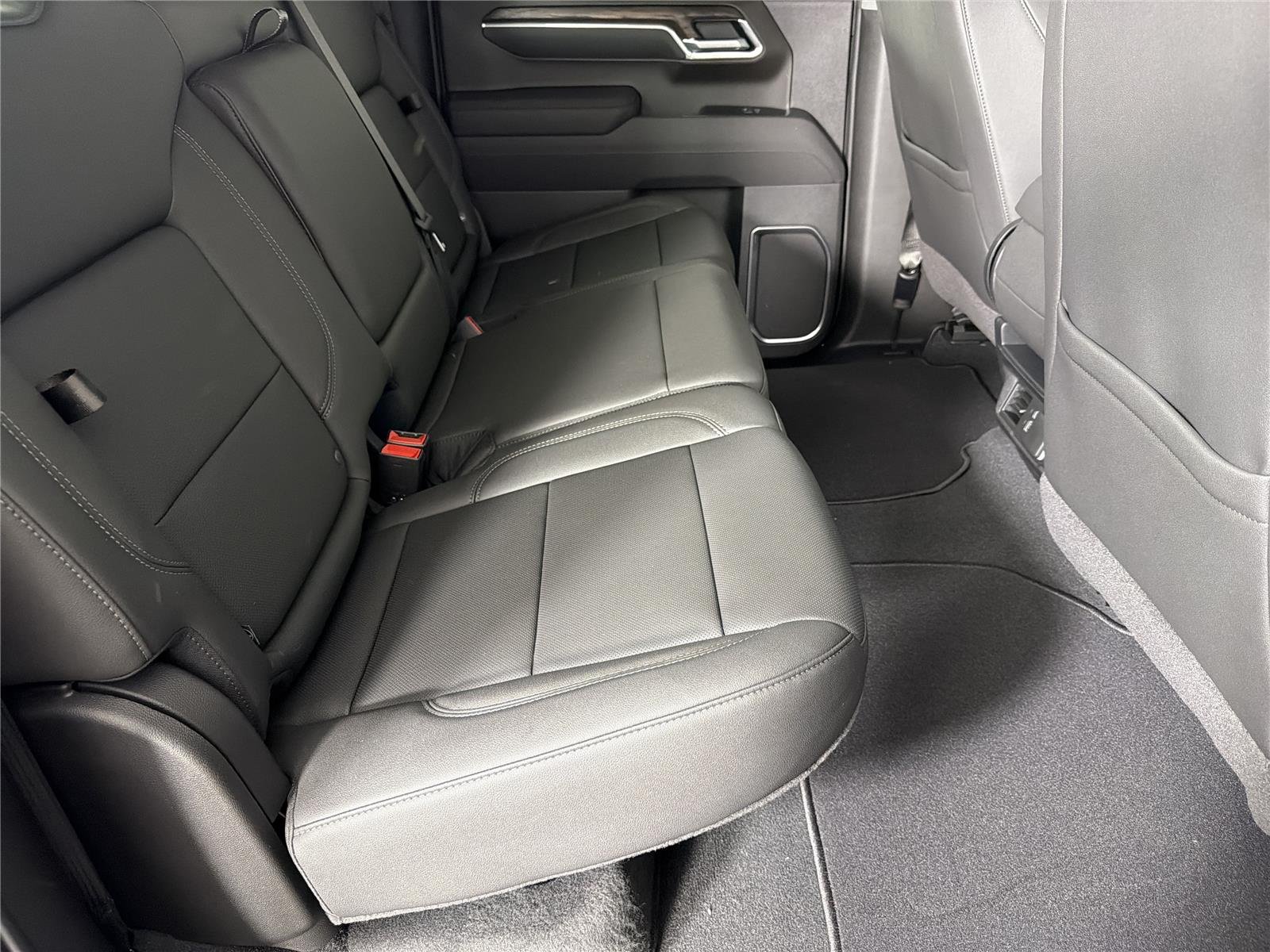 2026 GMC Sierra 1500 SLT - Photo 13