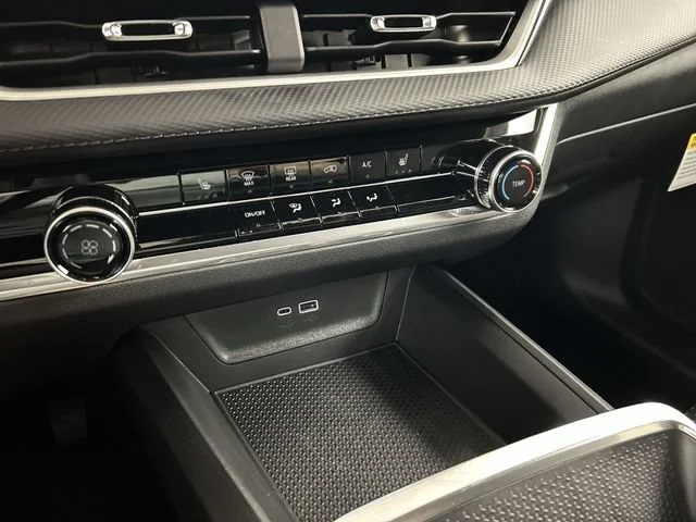 2027 Chevrolet Equinox LT - Photo 20