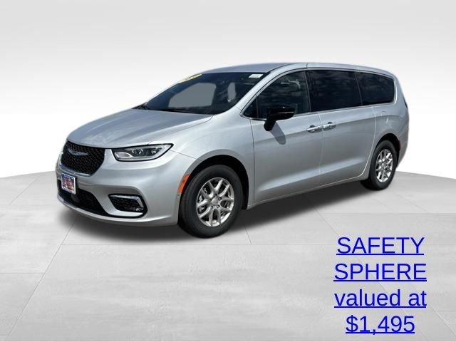 2026 Chrysler Pacifica Select's photo