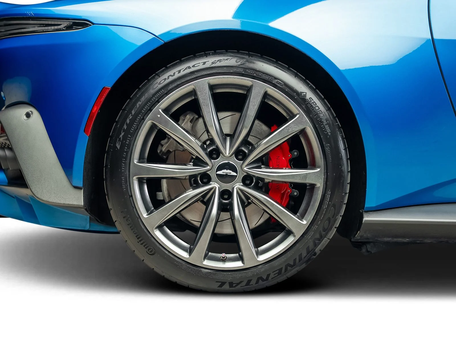 Used 2020 Blue Aston Martin Base image 32
