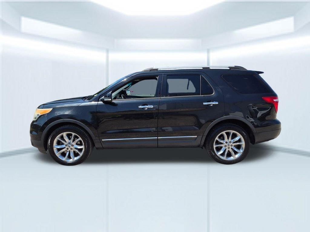 Used 2013 Black Ford XLT image 2