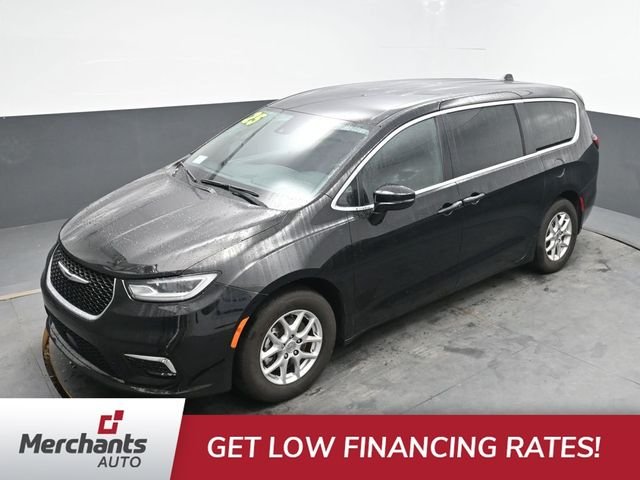 Used 2025 Black Chrysler Select image 35