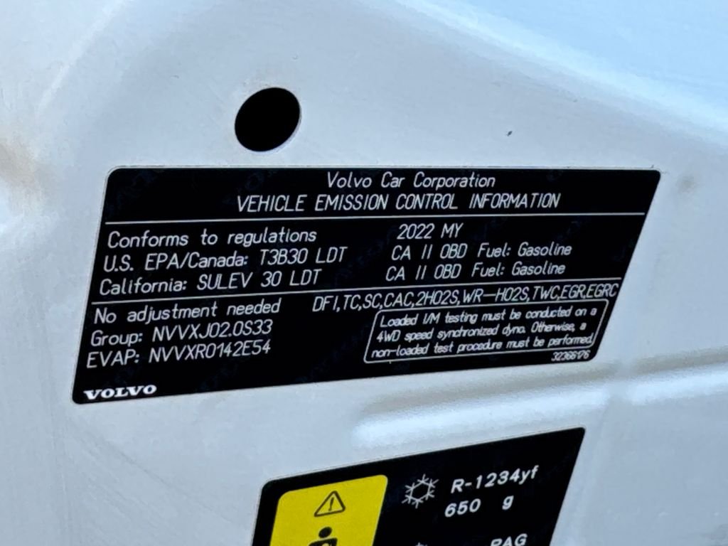 Used 2022 White Volvo B6 R-Design image 9