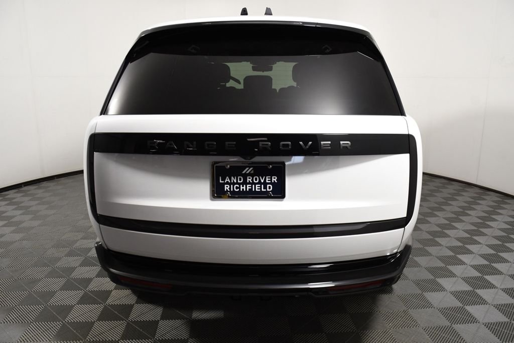 New 2026 Ostuni Perl Wh Land Rover SE image 5