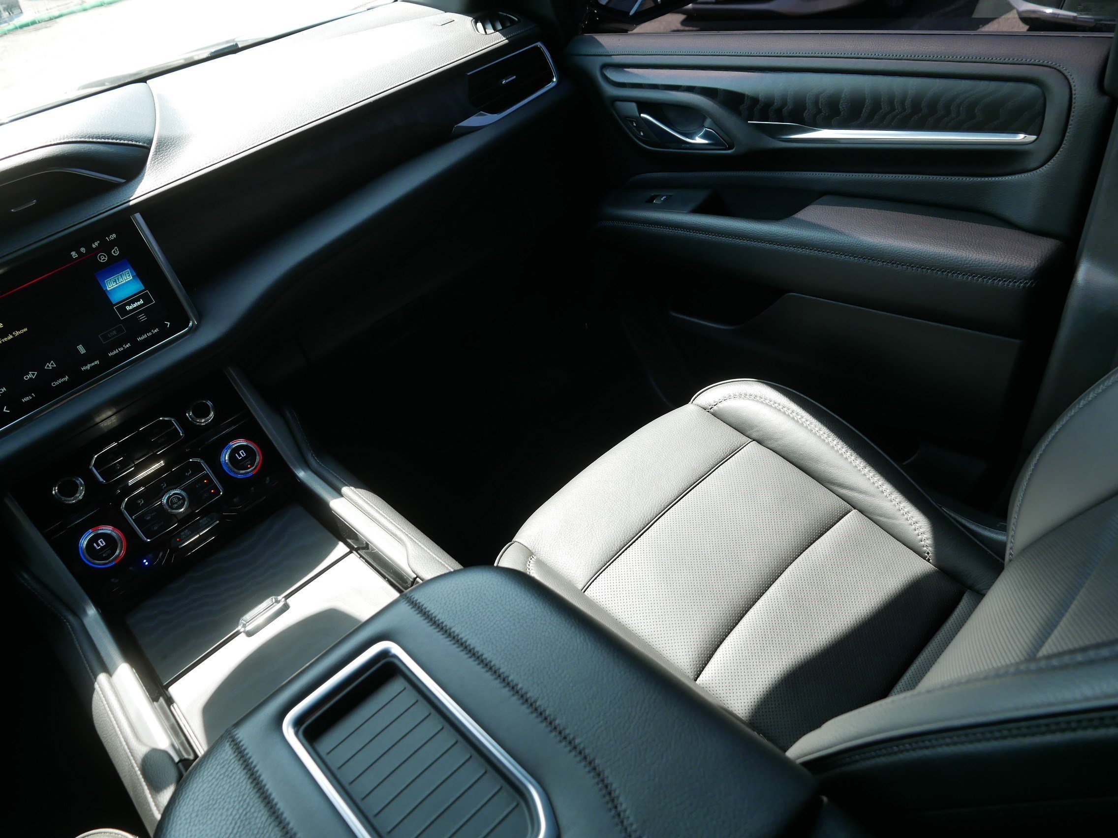 2023 GMC Yukon Denali - Photo 11