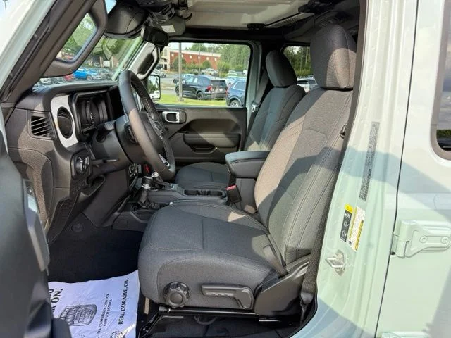 New 2026 Earl Clearcoat Jeep Sport S image 12