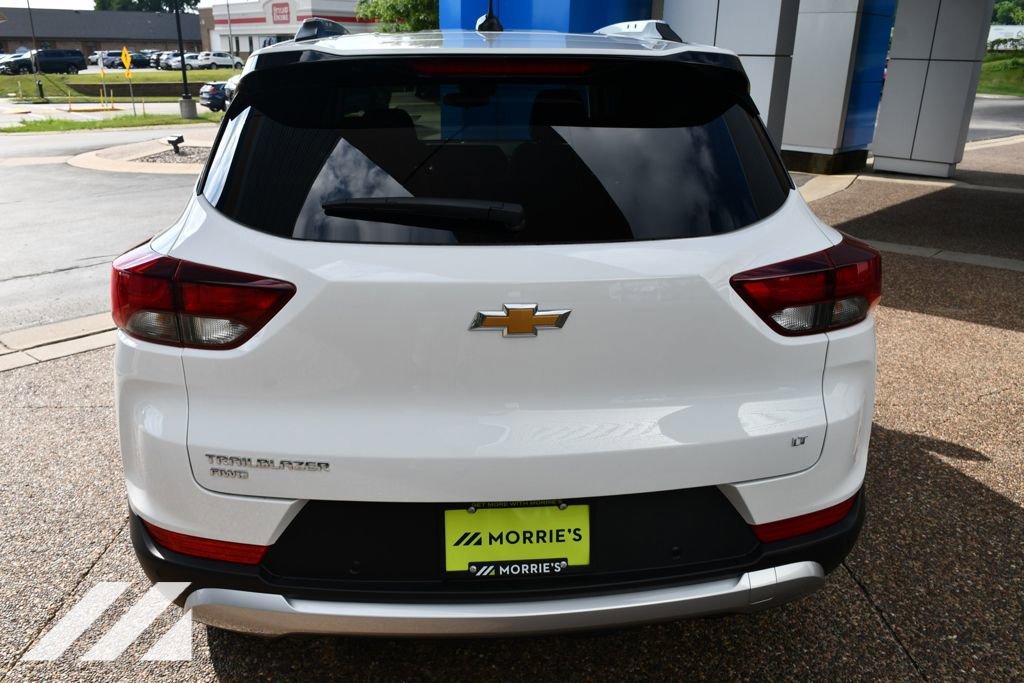New 2026 Summit White Chevrolet LT image 6